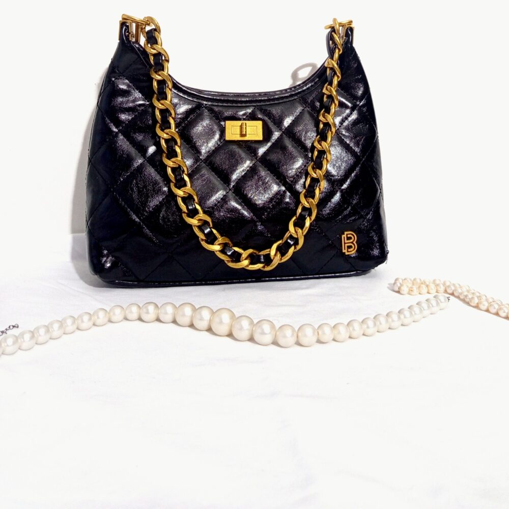 Bag to bag τσάντα ώμου μαύρη με χρυσό λουράκι.