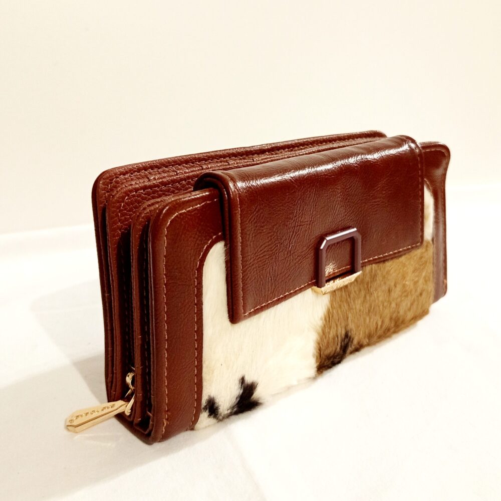 Bag to bag πορτοφόλι με cow print.