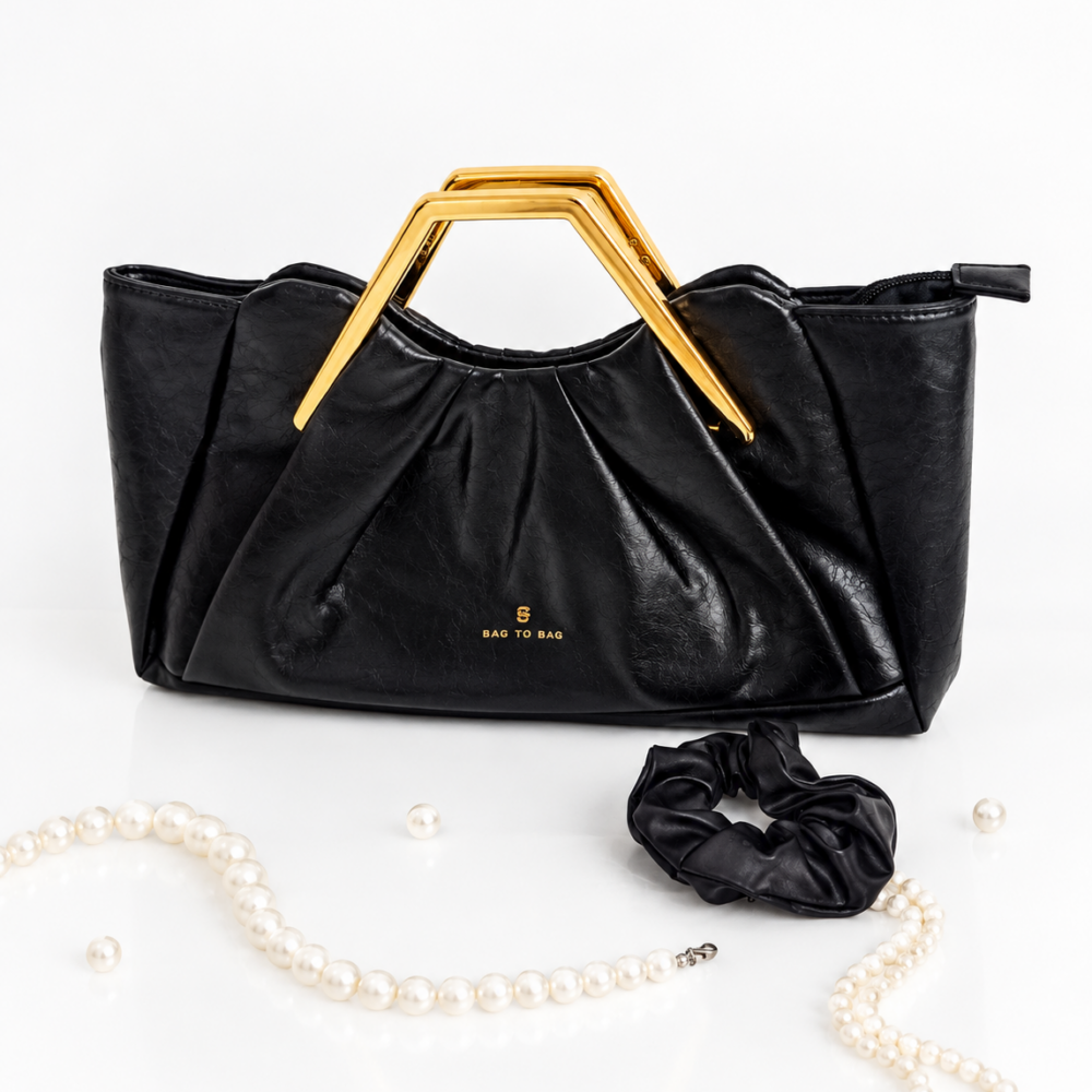 Bag to bag τσάντα μαύρη με χρυσή λαβή.