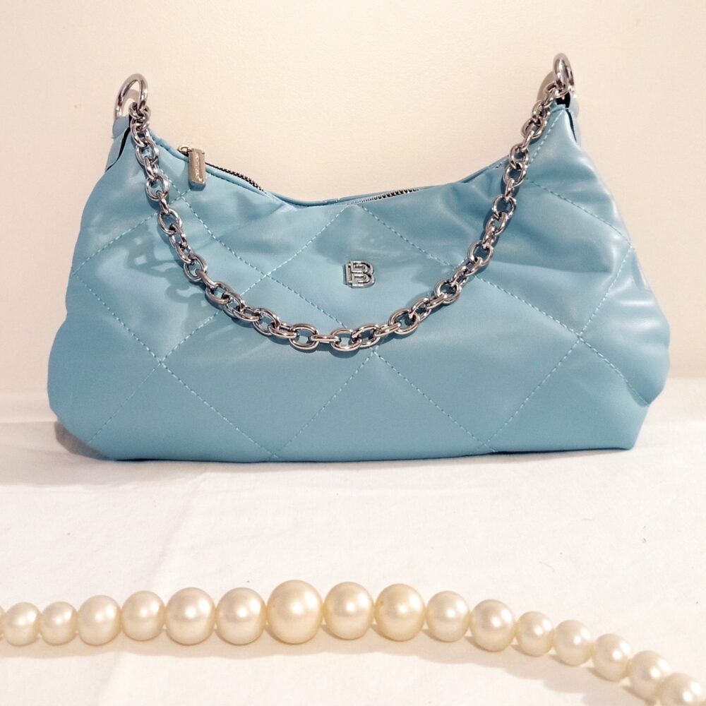 Bag to Bag μοντέρνα γαλάζια καπιτονέ τσάντα ώμου με αλυσίδα.