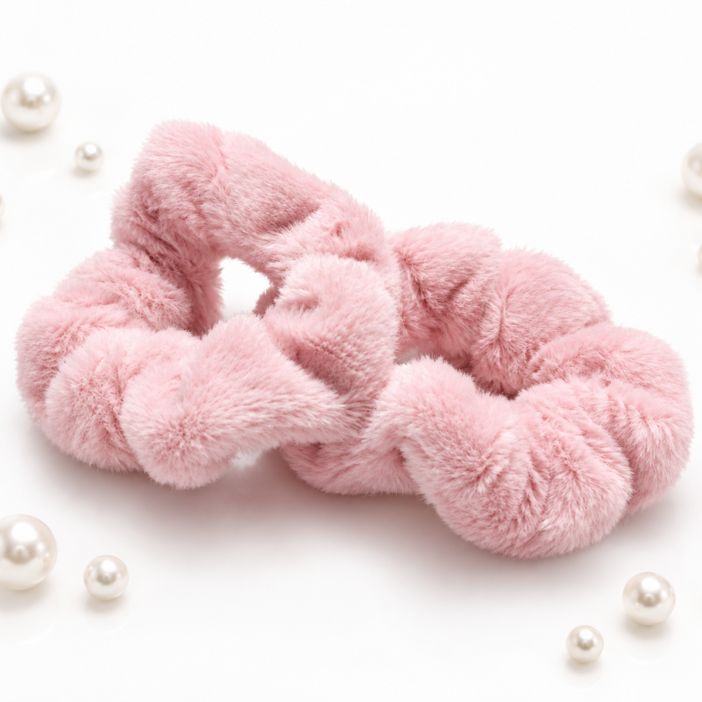 Pink Velvet Magic • Λούτρινο scrunchie μαλλιών σε απαλό ροζ.(1 τεμάχιο)