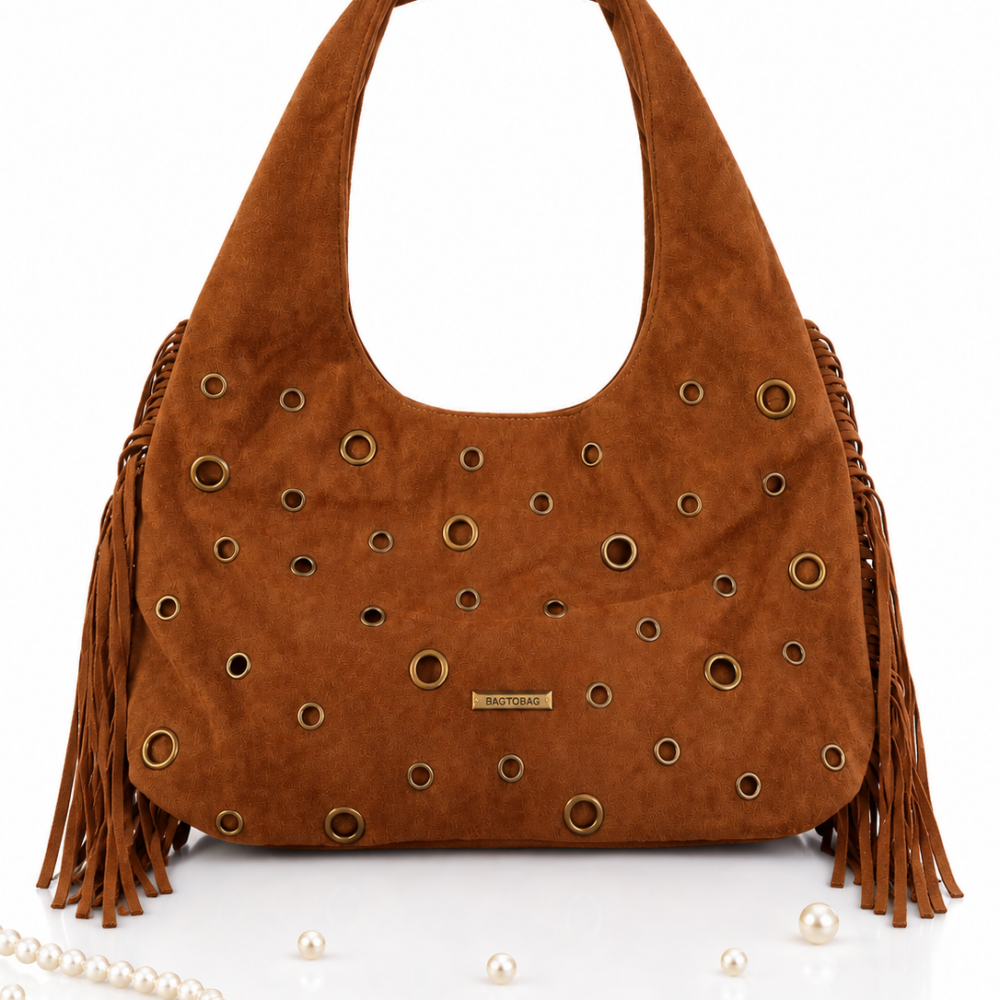 Bag to bag suede hobo τσάντα με κρόσσια και μεταλλικές λεπτομέρειες.